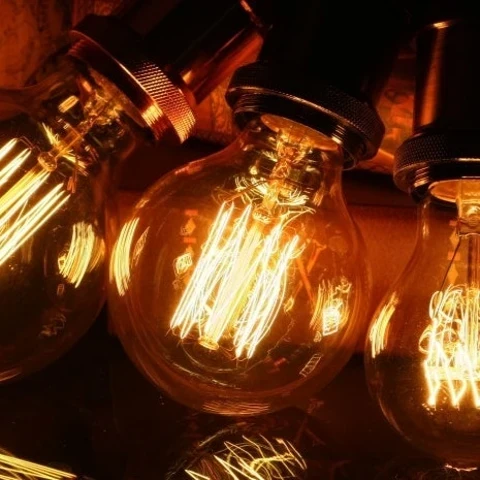 Filamentlampen met E27-fitting – dimbaar warm licht, elf vormen