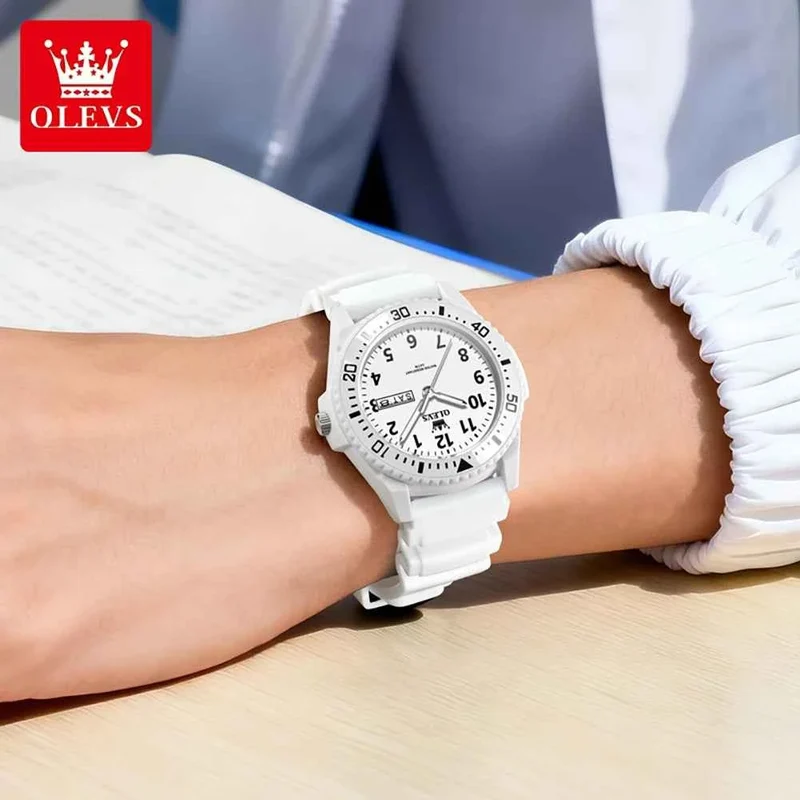 Orologio OLEVS 2703 con movimento al quarzo, doppio calendario, cinturino in silicone e impermeabile fino a 30 metri, ideale per studenti.