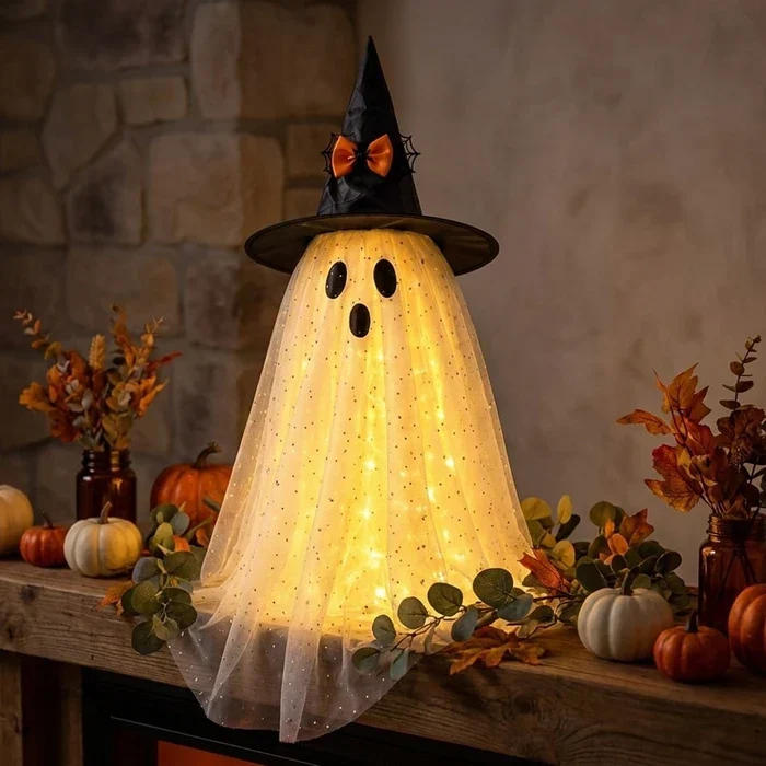 Verlicht halloweenspookje – glinsterende tule figuur met heksenhoed