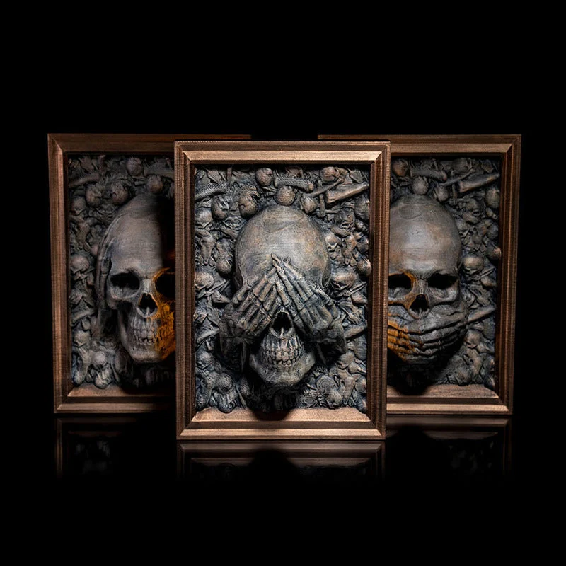 Wanddecoratie – Drie schedels in hars met gouden accenten en ophanghaak