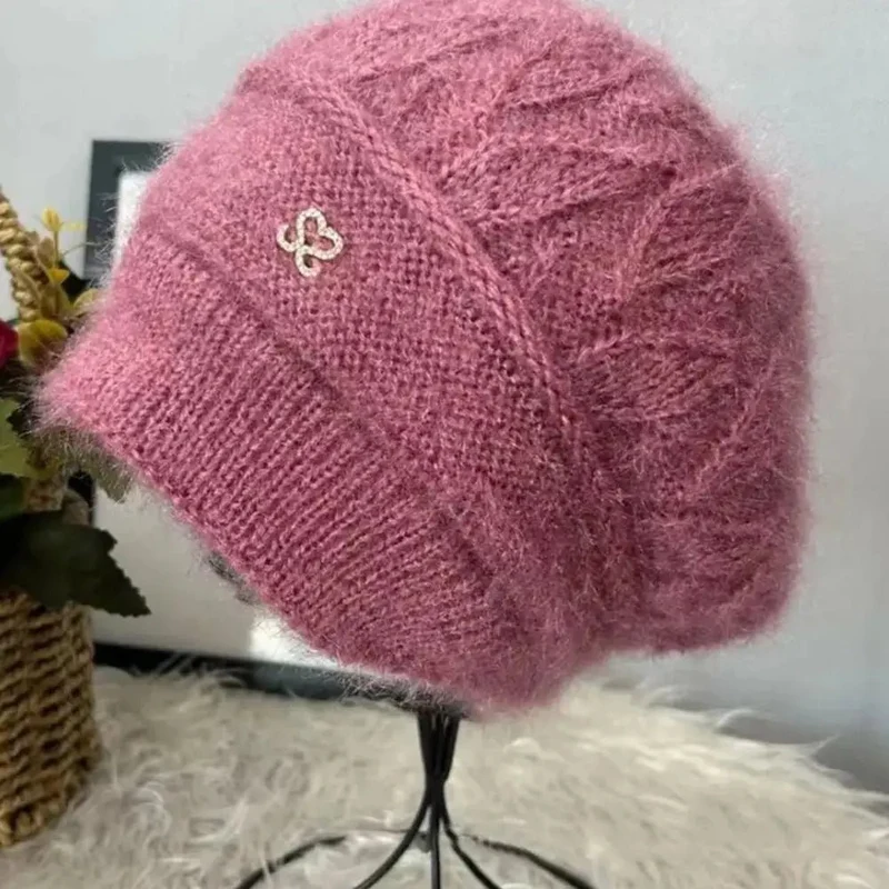 Comodo cappello invernale da donna in maglia per il massimo calore e stile.