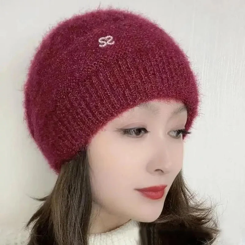 Comodo cappello invernale da donna in maglia per il massimo calore e stile.
