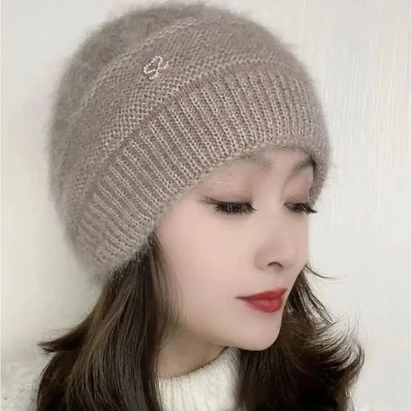 Comodo cappello invernale da donna in maglia per il massimo calore e stile.