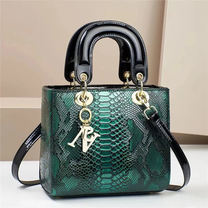 Borsa a tracolla in pelle lucida da donna - Borsa a tracolla di lusso firmata