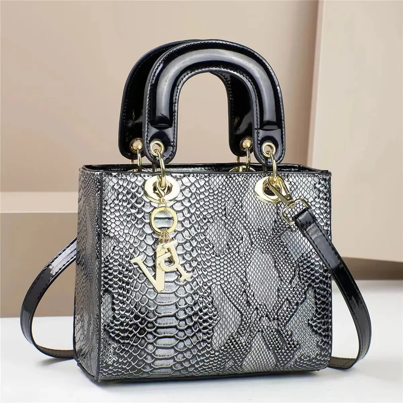 Borsa a tracolla in pelle lucida da donna - Borsa a tracolla di lusso firmata