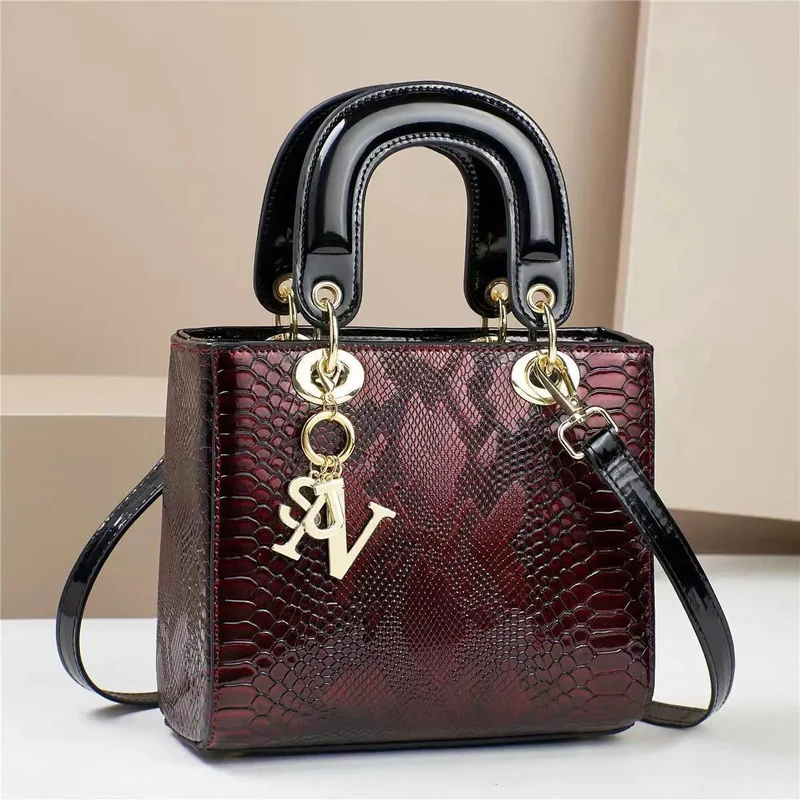 Borsa a tracolla in pelle lucida da donna - Borsa a tracolla di lusso firmata