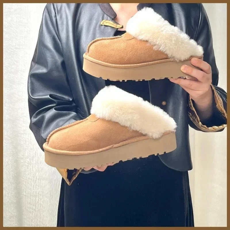 Eleganti pantofole da neve da donna in montone con calda fodera in lana per il massimo comfort.