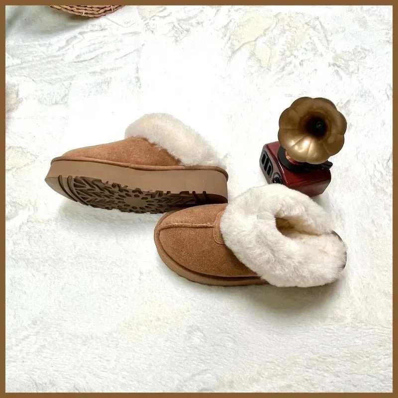 Eleganti pantofole da neve da donna in montone con calda fodera in lana per il massimo comfort.