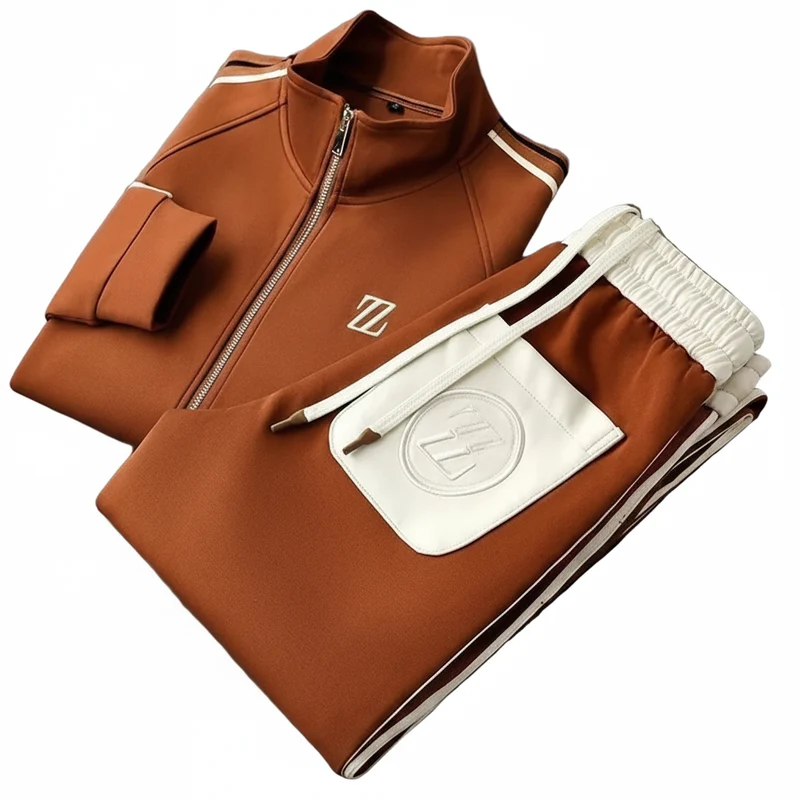 Elegante completo da uomo con giacca e pantaloni ricamati, perfetto per tutti i giorni.