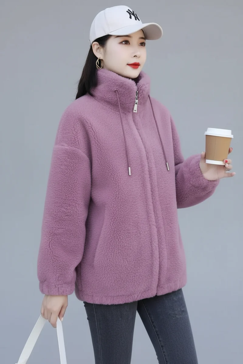 Cappotto invernale da donna in pile con collo alto e chiusura a zip, maniche lunghe.