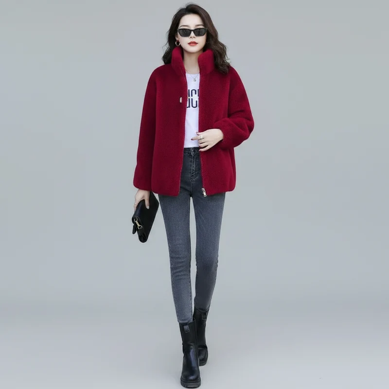 Cappotto invernale da donna in pile con collo alto e chiusura a zip, maniche lunghe.