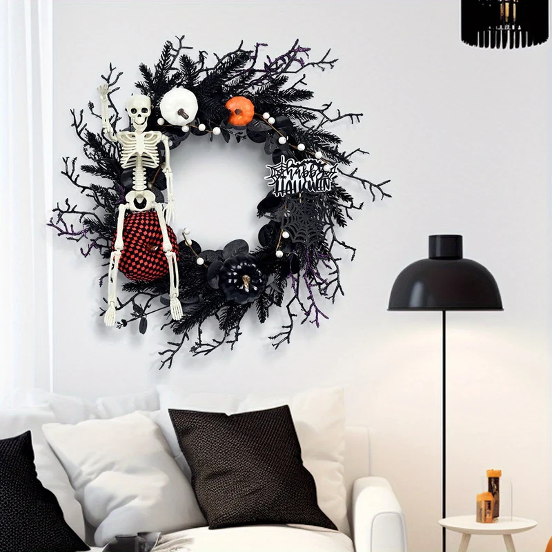 Halloweenkrans – Skelet tussen zwarte takken en pompoenen voor de voordeur