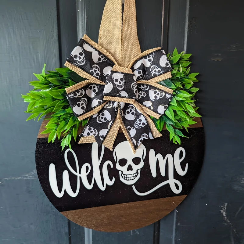 Deurkrans Halloween – Houten welkomstbord met schedel en grote strik