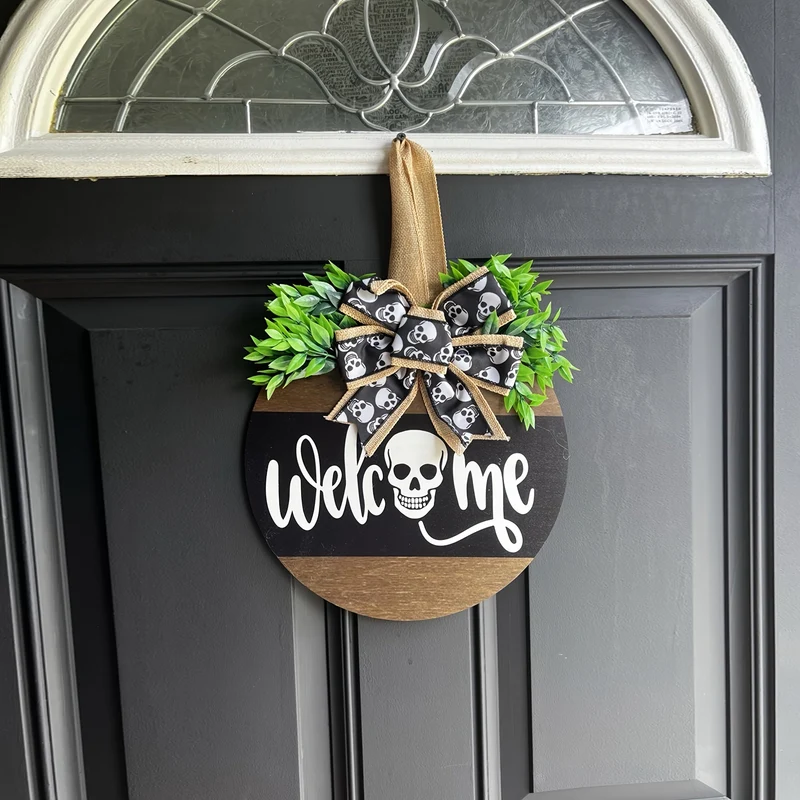 Deurkrans Halloween – Houten welkomstbord met schedel en grote strik