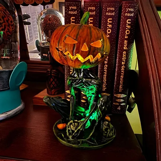 Halloweenfiguur – Pompoenman van gemalen marmer met ledlicht van binnen