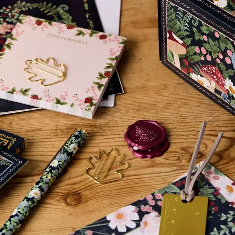 Adventskalender schrijfwaren – 24 deurtjes met notitieboek en pennen