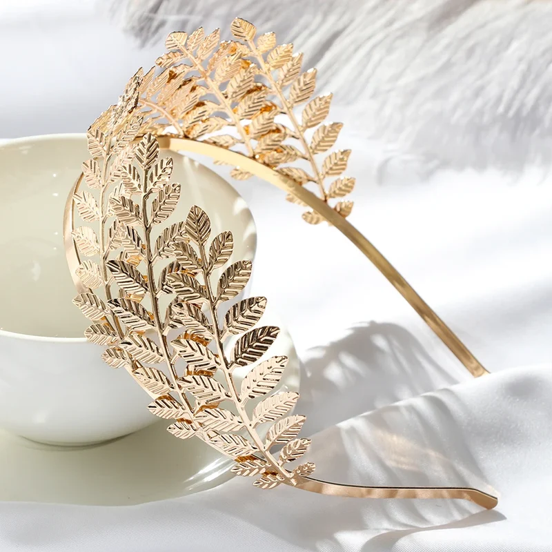 Bladgoud tiara bruid – Penelope haarband carnaval hoofdtooi