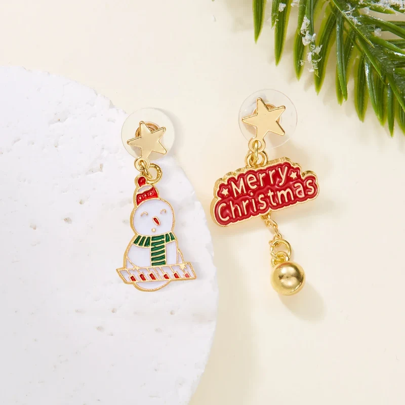 Frosty Charm Kerst Oorbellen – Asymmetrisch Ontwerp met Sneeuwman & Rode Strik, Lichtgewicht Feestaccessoire