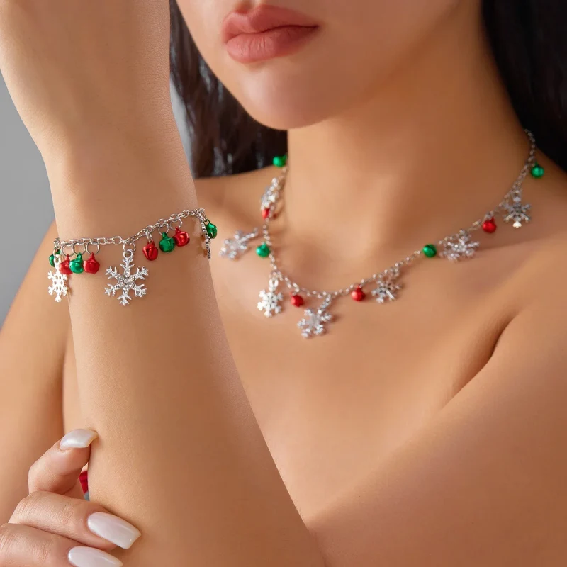 Aurevienne Kerstarmband – Verstelbare Armband met Sneeuwvlok & Belletjes, Feestelijk & Elegant Cadeau