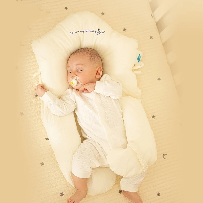 CuddlePure Babykussen – Antibacterieel Knuffelkussen met Ergonomisch Ontwerp en Zachte Stof