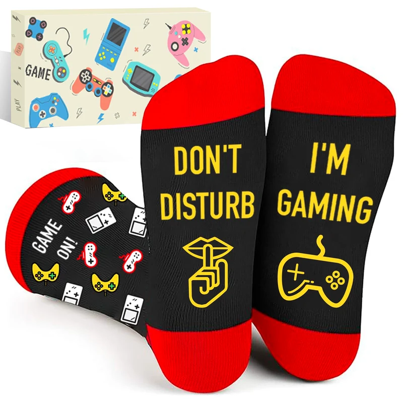 CYBIONE Calzini Da Gioco Divertenti Do Not DISTURB, I‘M GAMING’ in Cotone di Lusso - Regalo Perfetto per Adolescenti, Uomini, Natale - Taglia Unica EU 39-45 (Rosso)