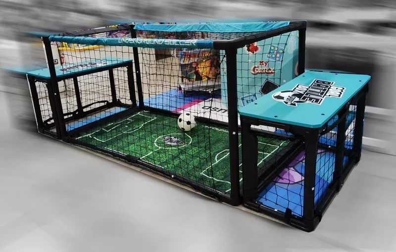 Campo Calcio "underground" con porte, panche e palla