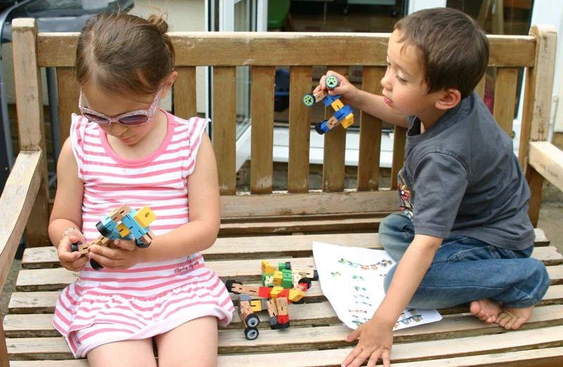 TOWO Robot Trasformazione in Legno - Gioco da Viaggio Transfigures - Veicolo Giocattolo da Trasformare - Robot in Legno per Bambini e Bambine di 3 Anni- blu