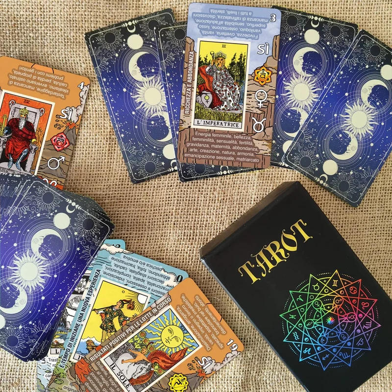 TAROTIKA - Tarocchi Carte Italiano, Imparare Tarot Deck di Lettura Facile e Veloce, con Significati Inversi, SÌ o No, Oroscopi, Pianeti e Chakra (Italiano)