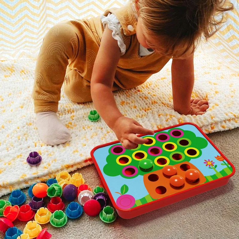 AMOSTING gioco chiodini per bambini 2, 3 anni, gioco di abbinamento colorato, giocattoli prima infanzia, puzzle regalo di compleanno per bambino-10 carte e 46 pulsanti