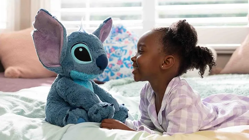 Disney Store peluche ufficiale medio per bambini Stitch, 38 cm, personaggio coccoloso con consistenza sfumata e dettagli ricamati, orecchie flessibili - per bimbi dai 0 anni in su