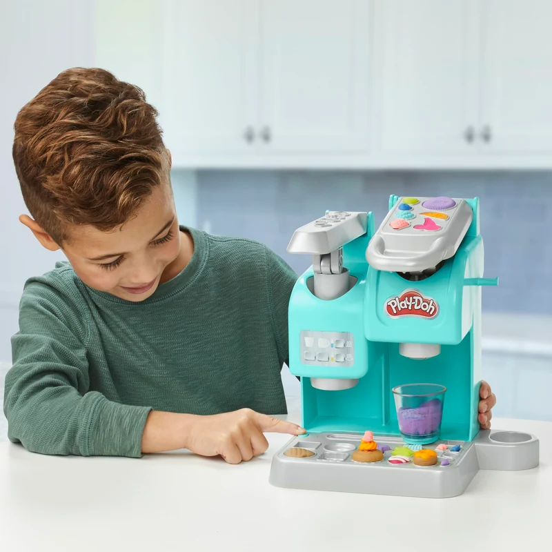 Play-Doh, Kitchen Creations, La Caffetteria Super Colorata, playset con 20 Accessori e 8 vasetti di Pasta modellabile