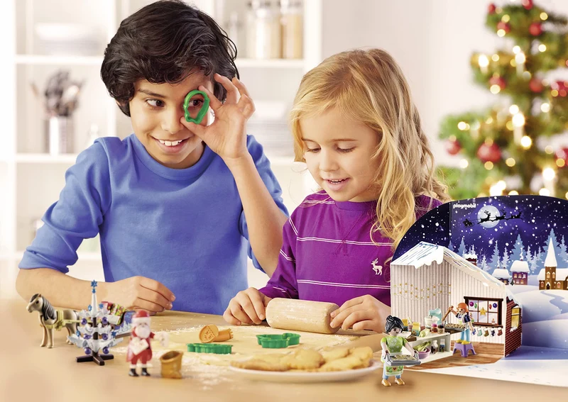 PLAYMOBIL Christmas 71088 Calendario dell'Avvento per Bambini, Pasticceria di Natale con Formine per i Biscotti, Include Pasticceria Giocattolo, Giocattolo per Bambini da 4 Anni in su