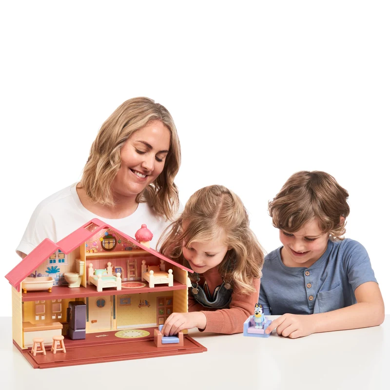 Bluey 13024, Heeler Family Home Play Set 1 Personaggio ufficiale Action Figure, Playhouse grande 4 camere, accessori per mobili e patio estraibile, Multicolore