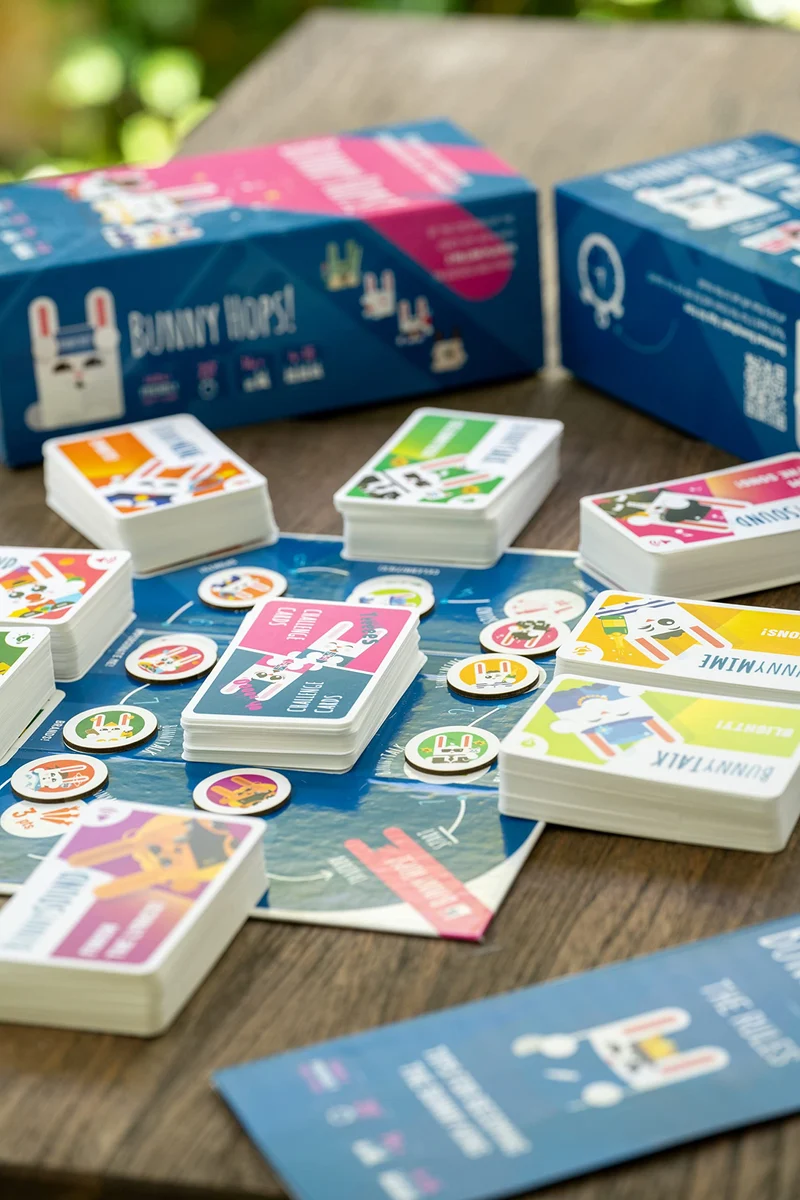 Asmodee Bunny Hops, Gioco da Tavolo, Party Game, 4-16 Giocatori, 14+ anni, Edizione in Italiano