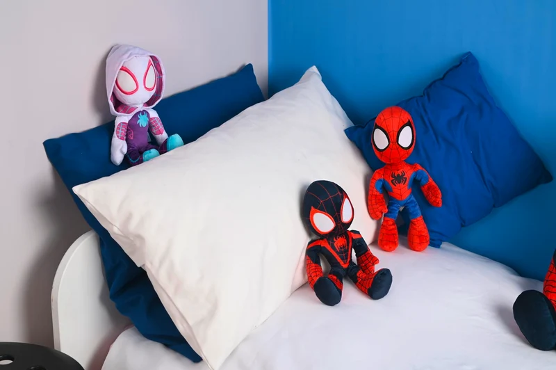 Simba - Disney Plush Marvel Spidey, 6315875810X12, +0 mesi, altezza 25 cm, in morbido tessuro, occhi che brillano al buio