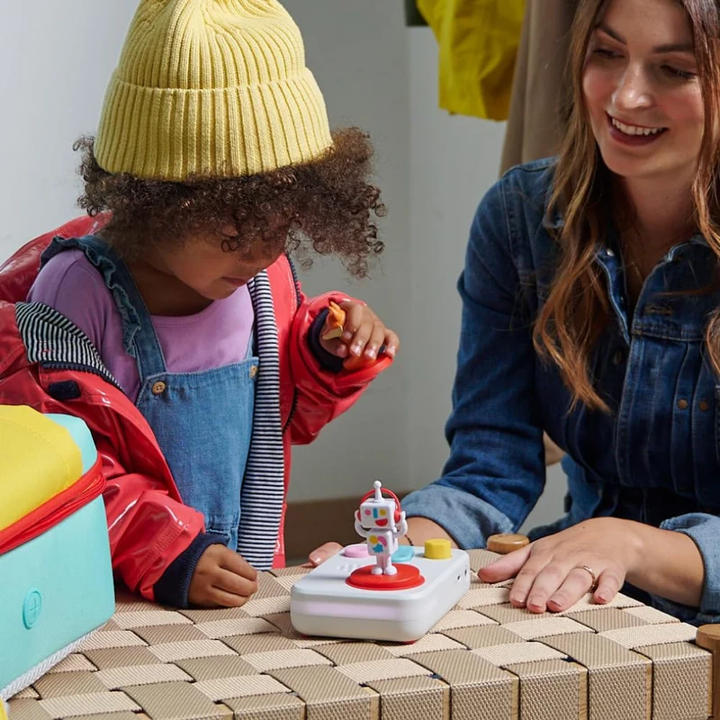 FABA+ Raccontastorie interattivo per bambini con contenuti audio da 0 a 10 anni, Cassa audio con Personaggio Sonoro Faba•Me, Luce notturna, Routine nanna, Gioco educativo musicale, Versione Italiana