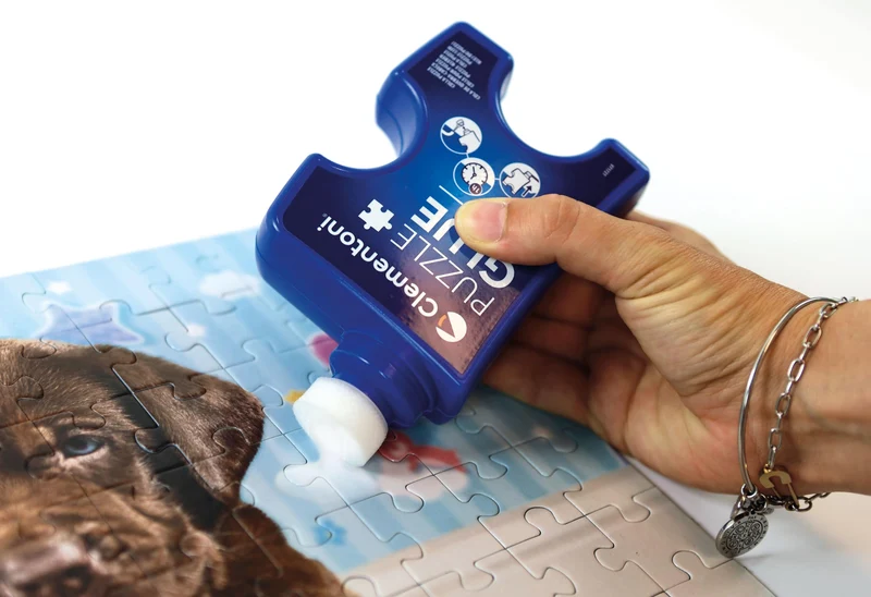 Clementoni - Colla per Puzzle Liquida, 1 Barattolo di Colla 200ml, Utile ad Incorniciare Puzzle con Applicatore in Spugna, Asciugatura Rapida, Accessori Puzzle Adulti e Bambini, Made in Italy, 37044