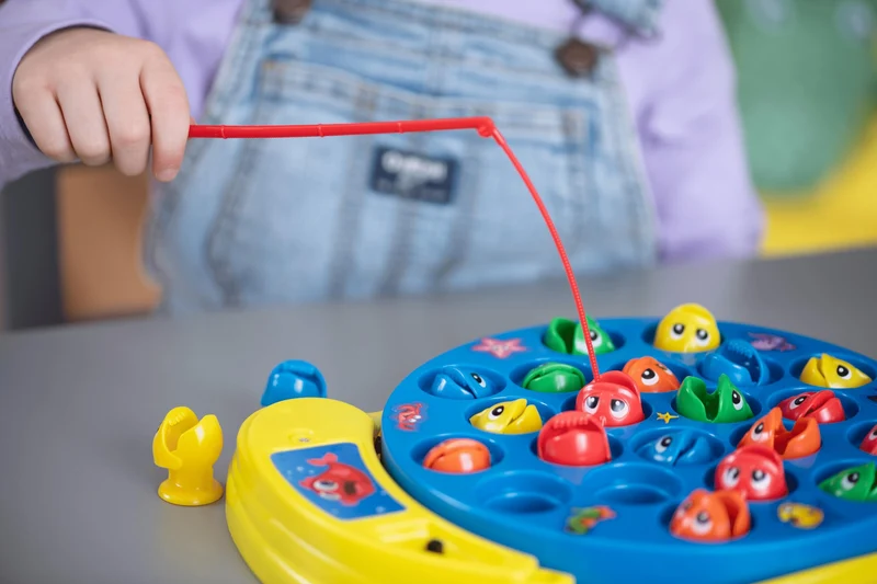 Goliath Let's Go Fishin', Gioco Orginale della Pesca, dai 3 Anni, Gioco d'Azione con Pesci e Canna da Pesca, Giochi per Bambini da Regalare