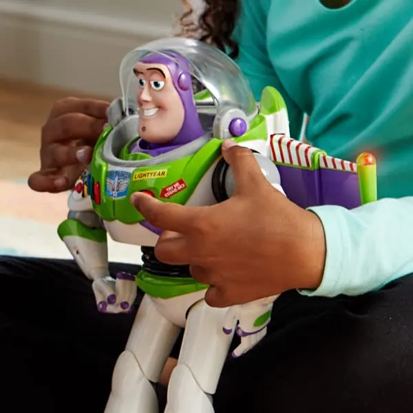 Disney Store Action figure parlante interattiva di Buzz Lightyear di Toy Story, 30 cm/11", con più di 10 frasi in inglese, interagisce con altri personaggi e giocattoli, luci laser, età 3+
