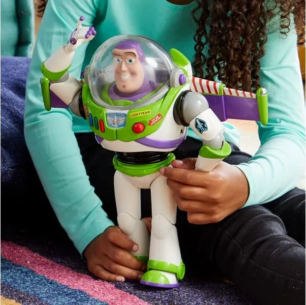 Disney Store Action figure parlante interattiva di Buzz Lightyear di Toy Story, 30 cm/11", con più di 10 frasi in inglese, interagisce con altri personaggi e giocattoli, luci laser, età 3+