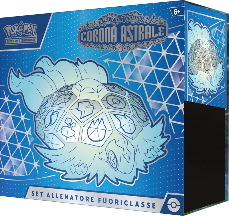 GCC Pokémon: set Allenatore Fuoriclasse dell’espansione Scarlatto e Violetto - Corona Astrale (una carta promozionale a figura intera, nove buste di espansione e accessori premium)