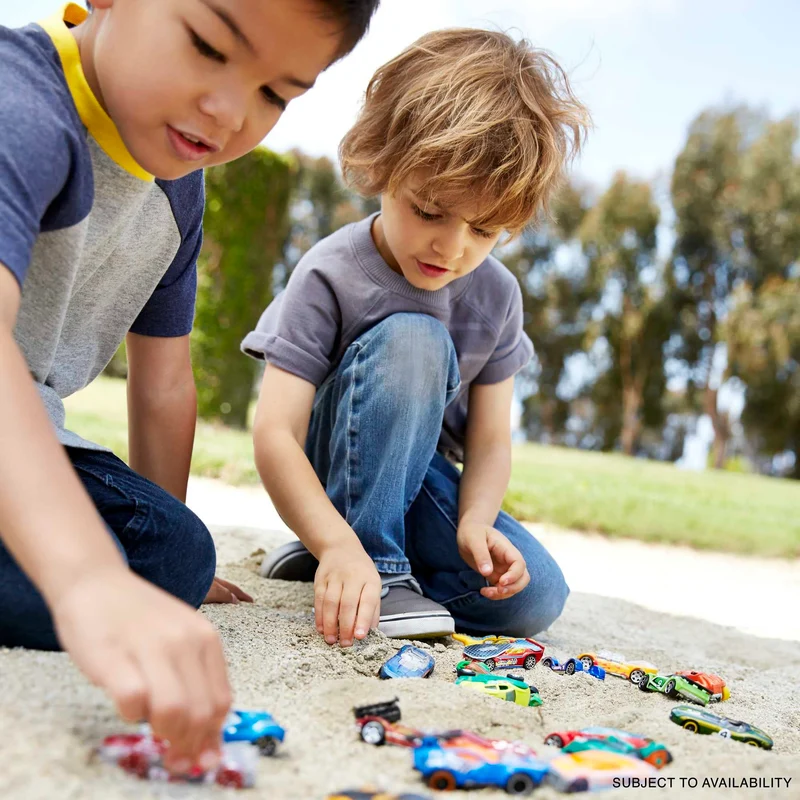 Hot Wheels - Set Macchinine da 10 Veicoli in Scala 1:64, con Decorazioni Mozzafiato, da Collezionare, Single, 54886