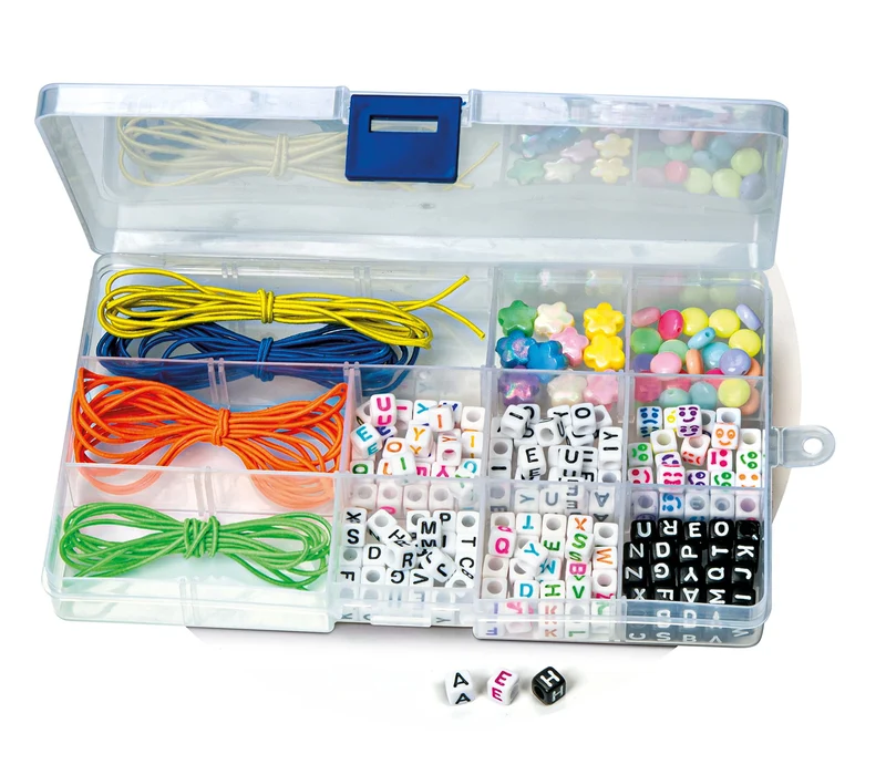 Clementoni Crazy Chic - Message Bracelets, Kit Gioielli Creativi per Bambini 7+ Anni, Braccialetti e Collane Personalizzabili con Lettere e Perline Colorate, Idea Regalo per Bambine, 18634