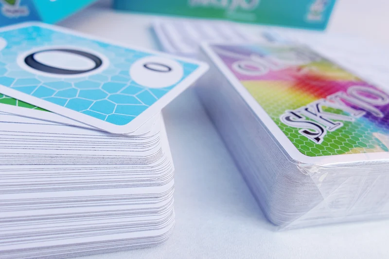 SKYJO Magilano, L'Intrattenente Gioco per Grandi e Piccini. È il Gioco di Societá Ideale Per Divertenti e Piacevoli Serate Tra Amici e Parenti