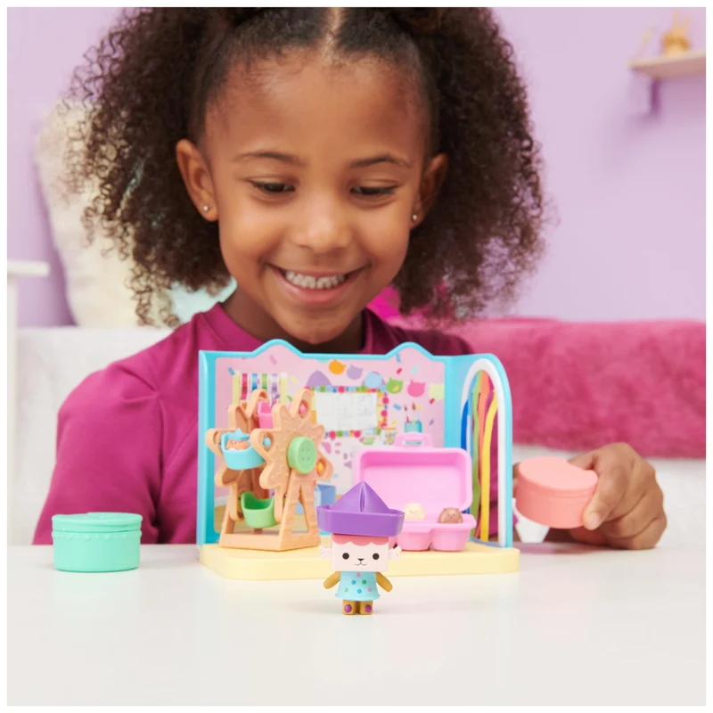 Gabby's Dollhouse DeluxeRoomSetCraftRoom, Multicolore, 6064151