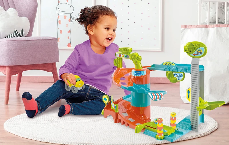 Baby Clementoni - Fun Garage Baby Track, Box e Pista Macchinine per Bambini 18+ Mesi, con 1 Macchinina, Gioco Prima Infanzia Made in Italy, Linea Play For Future, Stimola Manualità e Curiosità, 17404
