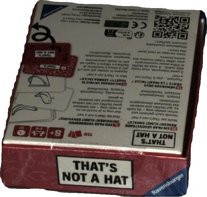 Ravensburger - That's Not a Hat!, Gioco di Carte per Tutta la Famiglia, 3-8 Giocatori, Idea Regalo per Adulti e Bambini 8+ Anni, Edizione in Italiano