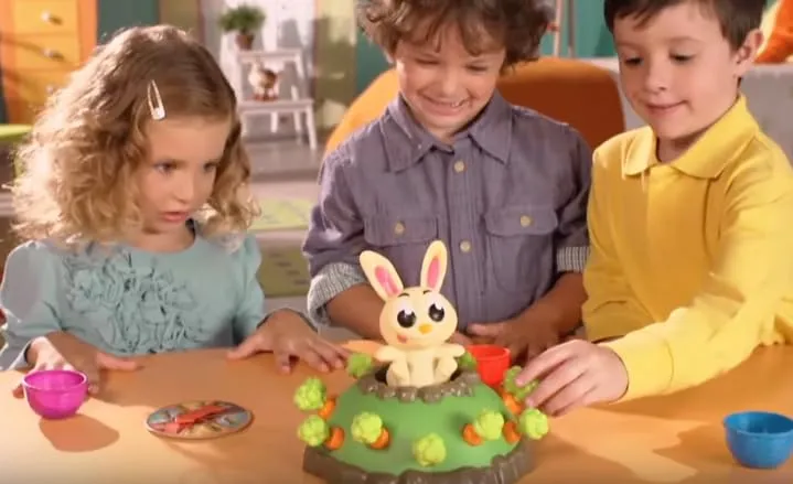 Goliath Acchiappa il Coniglio, Gioco da Tavolo per Bambini e Bambine dai 4 Anni in su, Gioco d'Azione con Coniglio e Carote, Stimola i Riflessi, Gioco per Regalo