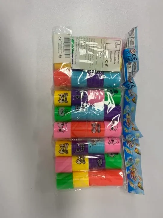 MOOING 36Pezzi Mini Smiley Spring,Molle Giocattolo per Bambini,Mini Molle Magiche,Rainbow Spirali Regalo,Giocattoli a Molla Arcobaleno per Festa Riempitivi Diverti,Verde,6 colori in totale（31*19*3.8）