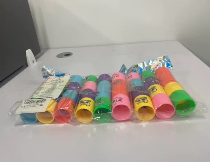 MOOING 36Pezzi Mini Smiley Spring,Molle Giocattolo per Bambini,Mini Molle Magiche,Rainbow Spirali Regalo,Giocattoli a Molla Arcobaleno per Festa Riempitivi Diverti,Verde,6 colori in totale（31*19*3.8）